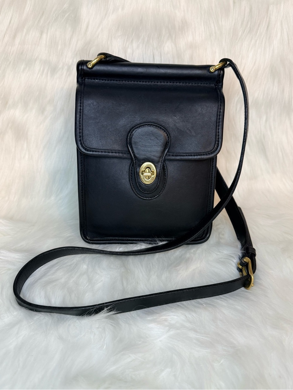 Classic Coach Court Bag Black Leather Crossbody Bag - Picture 8 of 9